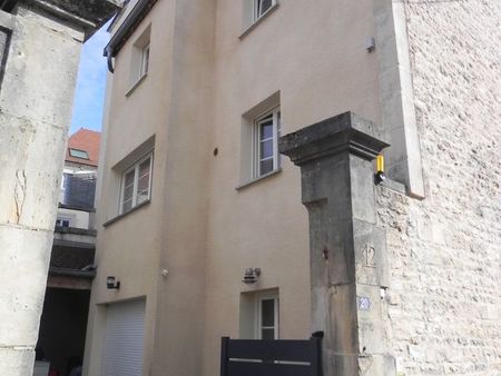 maison de ville récente centre historique de chaumont sur 3 niveaux avec cour fermée et ga