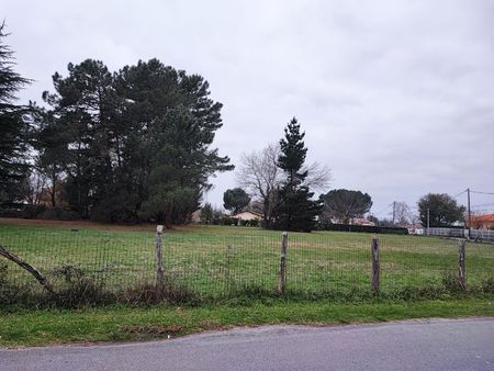 terrain à bâtir de 700 m² à lesparre-medoc (33)