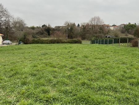 terrain à bâtir de 850 m² à jonzac (17)