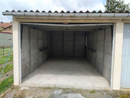 garage a louer  avec petit terrain