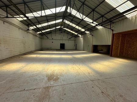 local industriel 320 m²