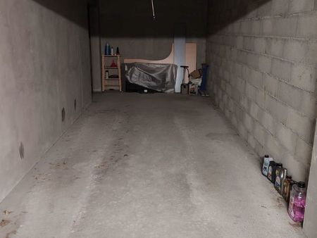 garage + espace de rangement echirolles