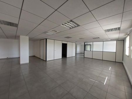 bureau 180 m²