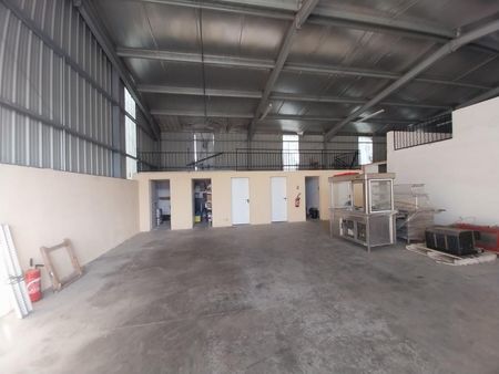 local industriel 330 m²