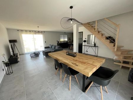 maison 6 pièces 105 m²