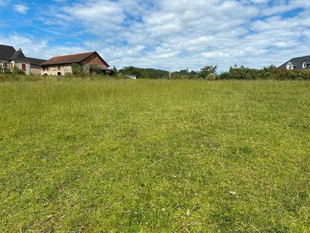 terrain 1162 m² garindein