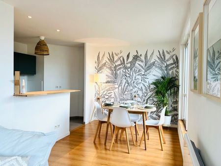 grand t2 meublé 54m2 dernier etage terrasse 23m2 parking sous-sol cuisine équipée