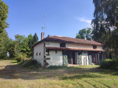 deux belles maisons de campagne dans un terrain de 8000m² sans voisin