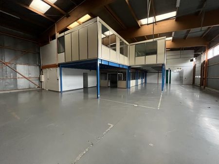 local d'activité 2 300 m²