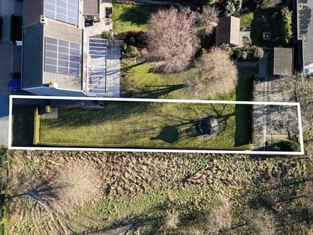 terrain semi-ouvert avec vue sur la verdure à aalbeke