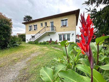 maison t7 de 142m2 répartie sur 2 étages sur un terrain arboré de 1500m2