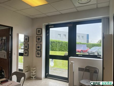 local professionnel - 55m² - bourgoin jallieu