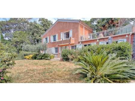 maison en bord de mer avec terrasse la garde (83)