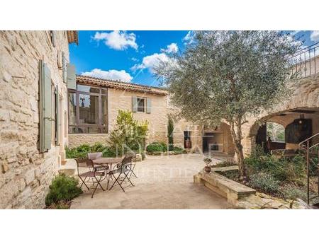 gordes - remarquable maison de hameau avec piscine et dépendances