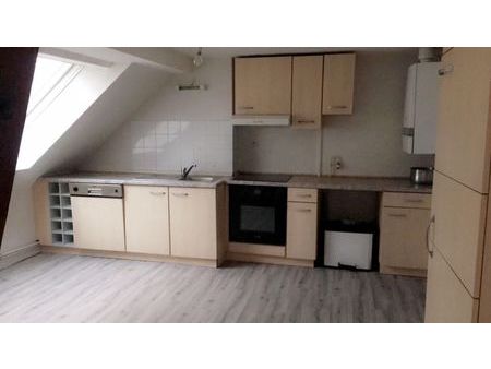 loue bel appartement f4 mansardé à sgms