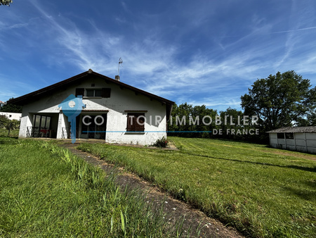 maison t4 datant de 1967 sur un beau terrain arboré de 4631 m2 à diviser.