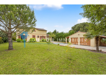 maison de charme de 150 m2 sur un terrain de 2010 m2 avec double garage.