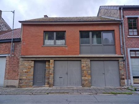 maison bel étage avec 2 garages et jardin