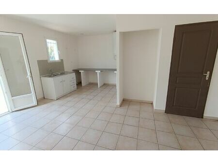 location appartement  42.84 m² t-2 à saint-martin-de-crau  650 €