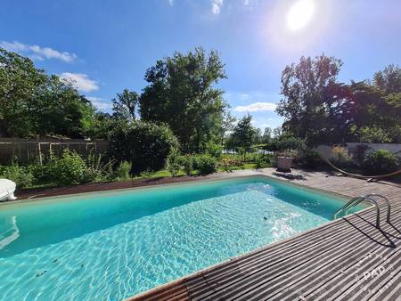 belle dépendance de 70m² de deux pièces aménagée dans un ancien chai de notre maison giron