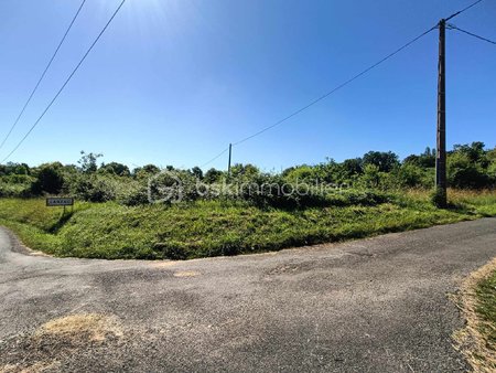 terrain de 5 771 m² à larzac