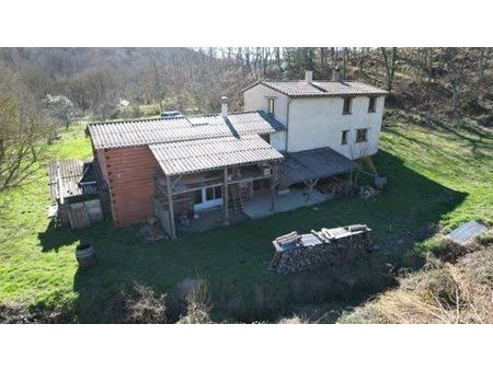 propriété isolée dans un hameau