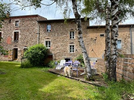 maison lumineuse avec jardin et deux dépendances