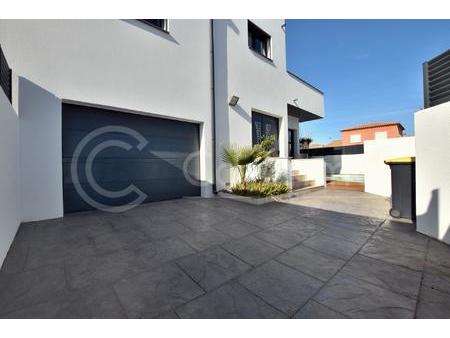 villa t5 d'architecture cotemporaine 173m² hab + garage 24m² et piscine
