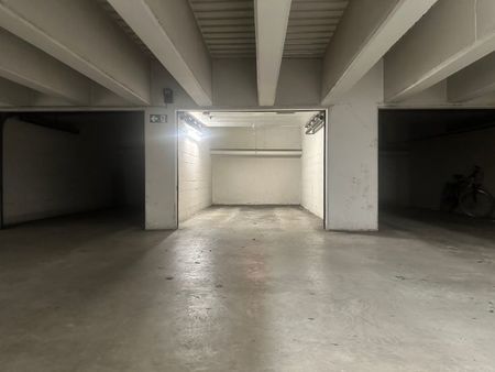 garage fermé situé sur l'albertplein 20a à knokke-zoute