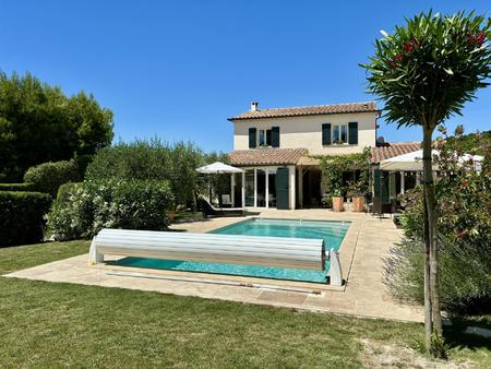 belle villa avec gîte et piscine.