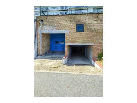 gesloten garagebox met centrale ligging