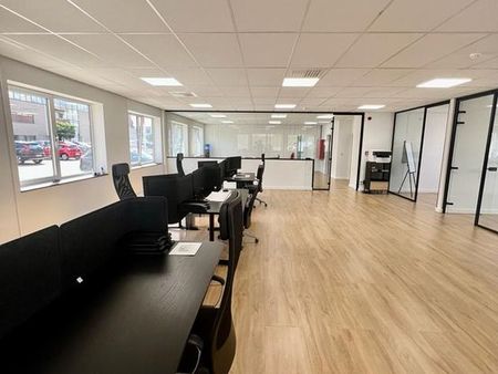 burea rénové à vendre – 255 m²