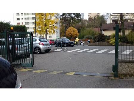 parking dans garage collectif