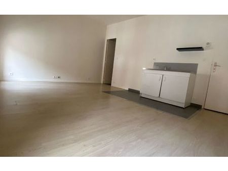 location appartement  m² t-1 à la ferté-gaucher  410 €