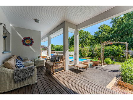 maison avec 4 chambres et une piscine au calme à gujan mestras.