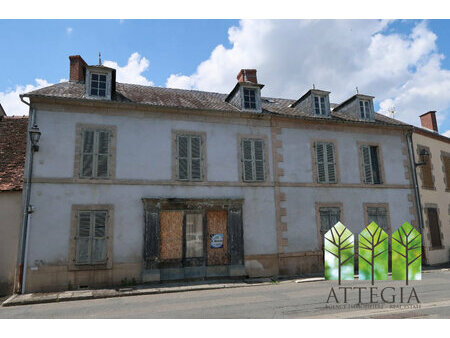 ancien commerce a renover entierement dans village