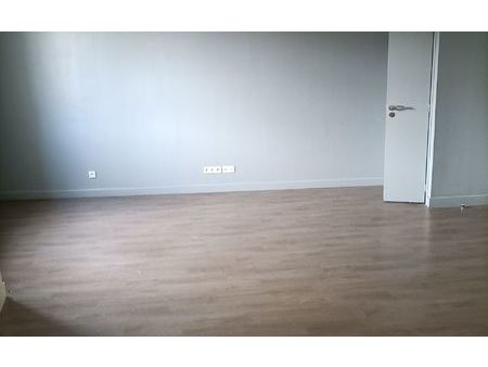 location appartement  m² t-4 à azerat  440 €