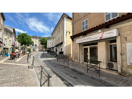 place clémenceau gemenos emplacement de premier ordre  centr