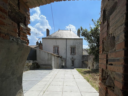 maison de bourg en pierres