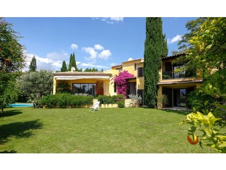 maison de luxe à vendre dans le quartier crémat-saint roman de bellet