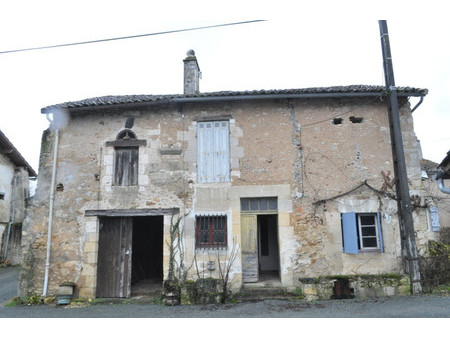 maison ancienne en pierre à restaurer dans un hameau du périgord