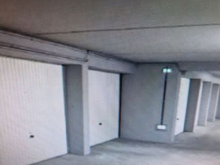loue grand garage double 30m2 sécurisé