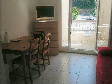 location studio 18 m2 + balcon meublé wifi 2 étoiles lamalou les bains