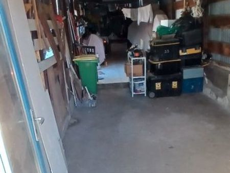 location garage pour garde meuble stockage cartons..