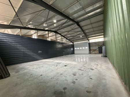 hangar  hall de stockage 200m2