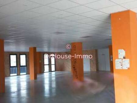 boutique location 2 pièces le puy-en-velay 515m² - dr house immo