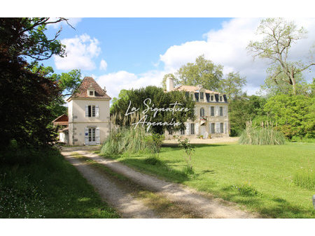 chateau de 600m2 sur 4 hectares - 9 chambres