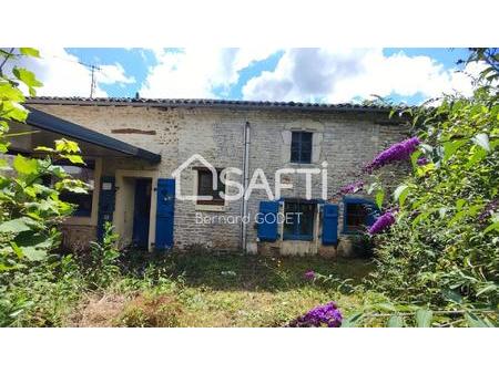 maison de campagne a rafraichir proche lezay 79120.