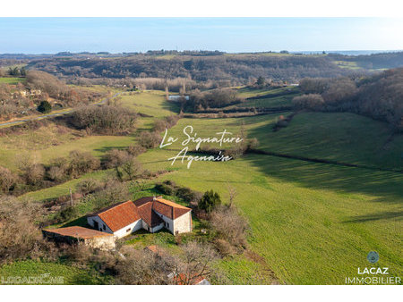 ancienne ferme sur lusignan petit  proposant une maison de 1