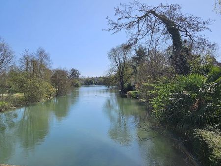 vente immeuble 400 m2 à ruelle-sur-touvre